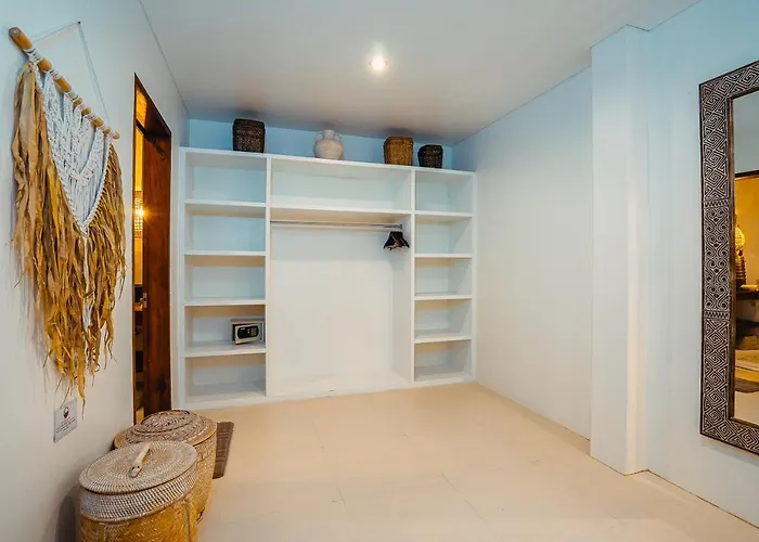 Вилла Marula - Luxury 3br Joglo With Tropical Garden In Семиньяк