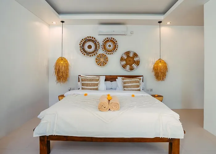 Marula - Luxury 3br Joglo With Tropical Garden In