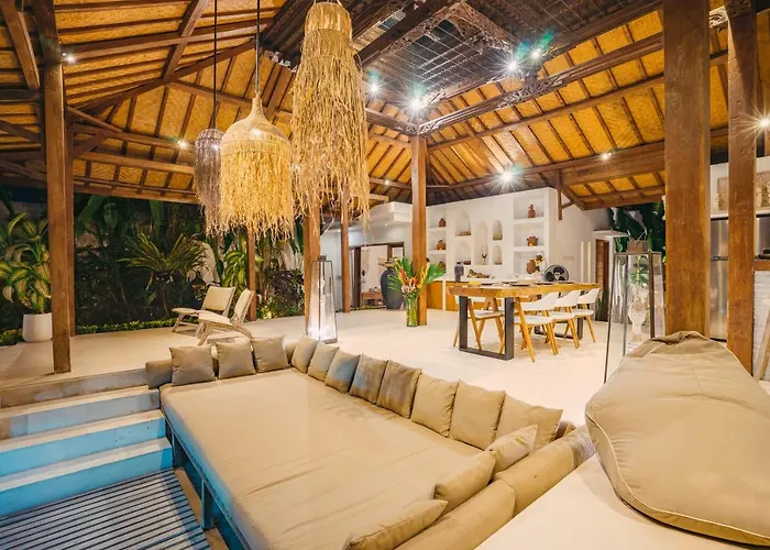 Вилла Marula - Luxury 3br Joglo With Tropical Garden In Семиньяк