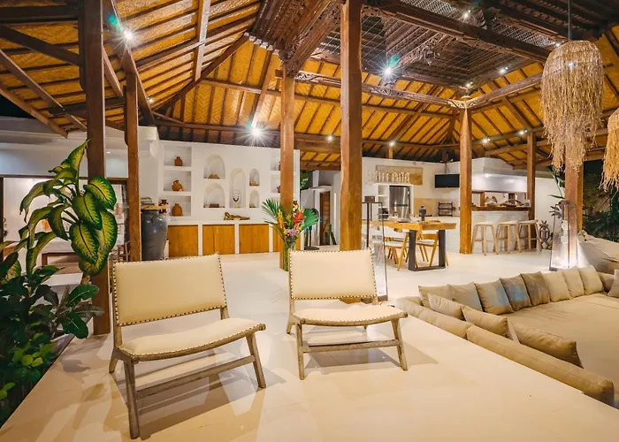 Marula - Luxury 3br Joglo With Tropical Garden In Вилла