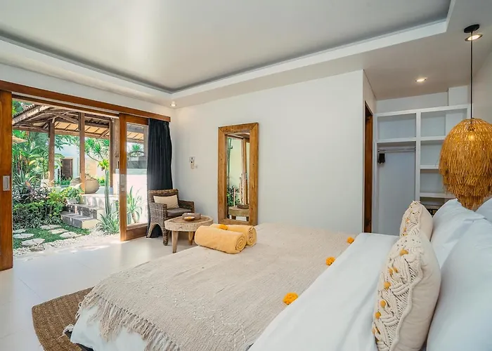 Marula - Luxury 3br Joglo With Tropical Garden In Вилла