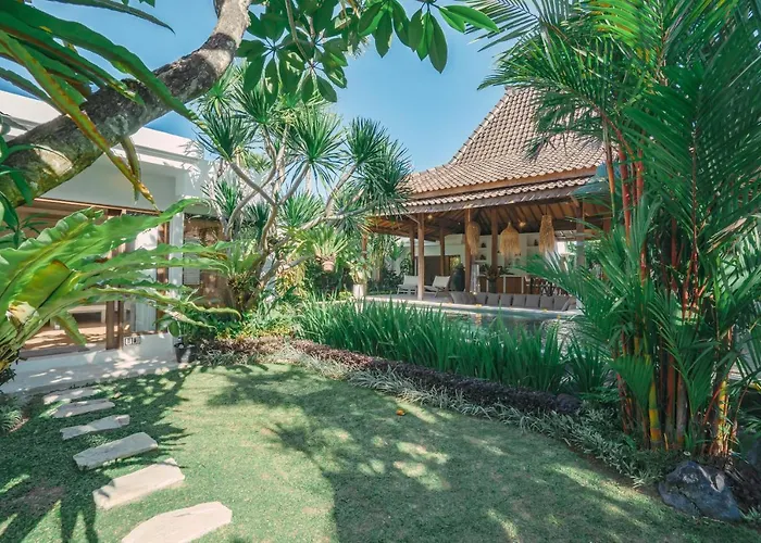 Marula - Luxury 3br Joglo With Tropical Garden In * Семиньяк
