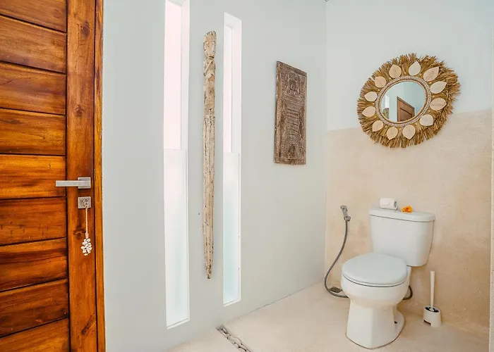 Вилла Marula - Luxury 3br Joglo With Tropical Garden In Семиньяк