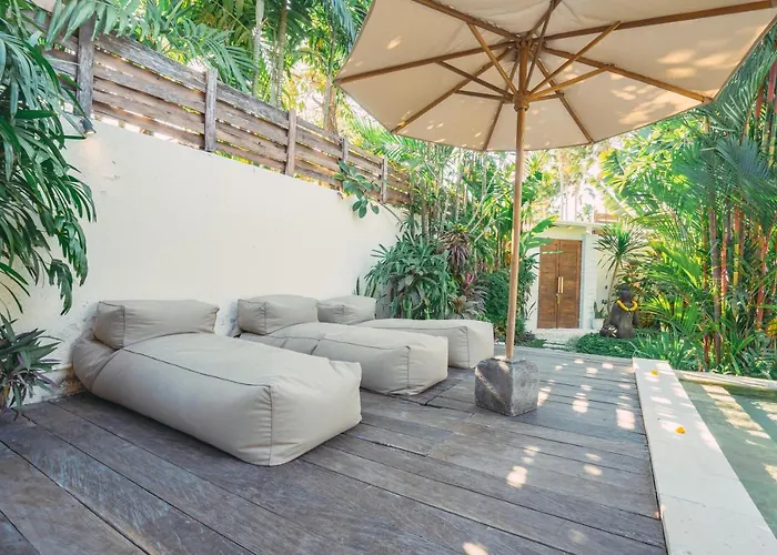 Marula - Luxury 3br Joglo With Tropical Garden In Семиньяк