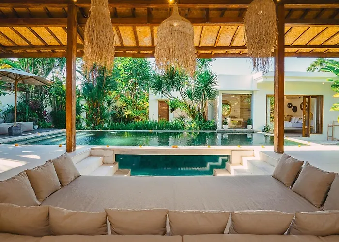 Marula - Luxury 3br Joglo With Tropical Garden In