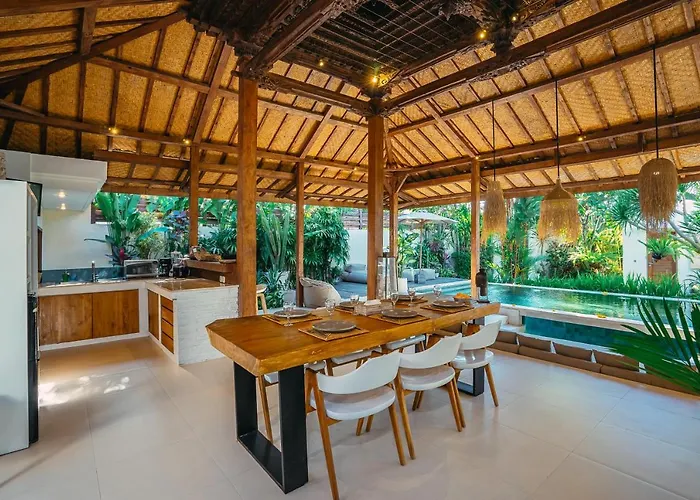 Вилла Marula - Luxury 3br Joglo With Tropical Garden In *