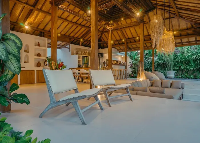 Вилла Marula - Luxury 3br Joglo With Tropical Garden In *
