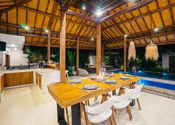 Вилла Marula - Luxury 3br Joglo With Tropical Garden In