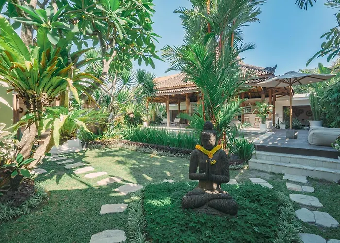Marula - Luxury 3br Joglo With Tropical Garden In Вилла