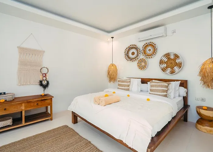 Marula - Luxury 3br Joglo With Tropical Garden In Вилла