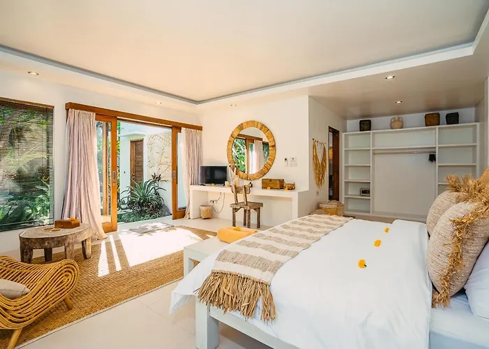 Marula - Luxury 3br Joglo With Tropical Garden In * Семиньяк