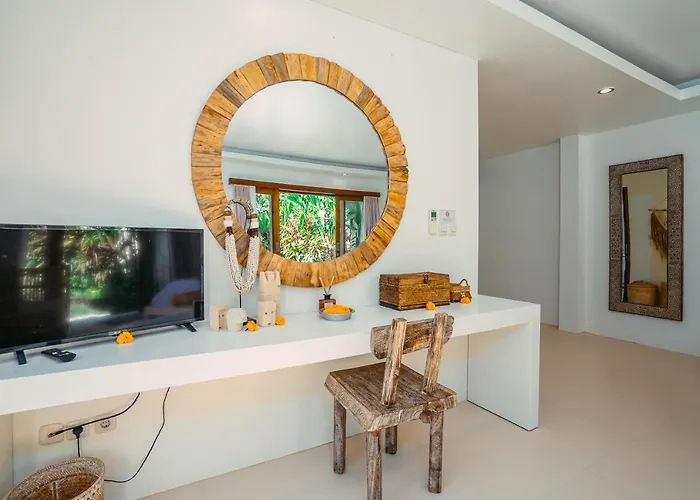Вилла Marula - Luxury 3br Joglo With Tropical Garden In Семиньяк