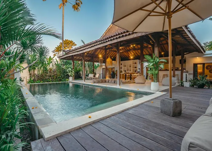 Marula - Luxury 3br Joglo With Tropical Garden In Вилла Семиньяк