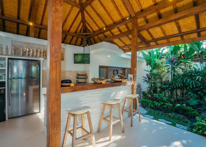 Вилла Marula - Luxury 3br Joglo With Tropical Garden In *
