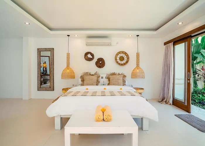 Marula - Luxury 3br Joglo With Tropical Garden In Семиньяк
