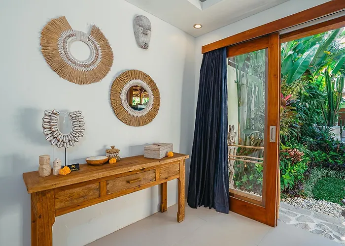 Marula - Luxury 3br Joglo With Tropical Garden In