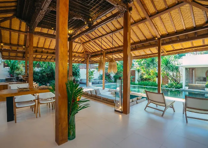 Marula - Luxury 3br Joglo With Tropical Garden In Семиньяк