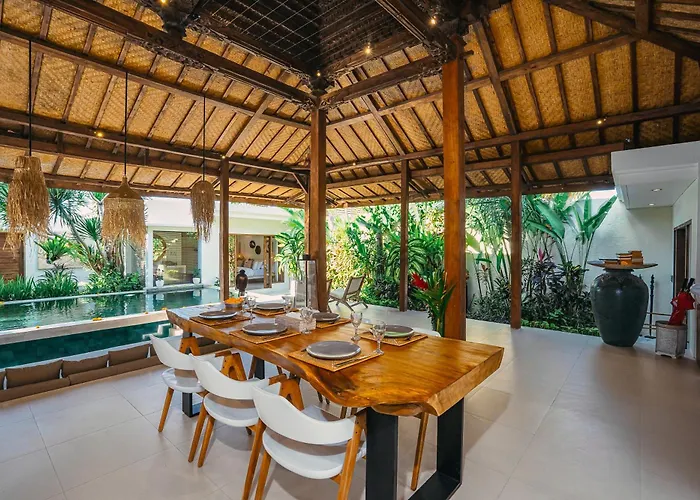 Вилла Marula - Luxury 3br Joglo With Tropical Garden In Семиньяк