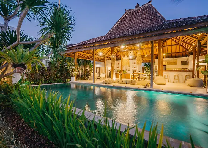 Вилла Marula - Luxury 3br Joglo With Tropical Garden In